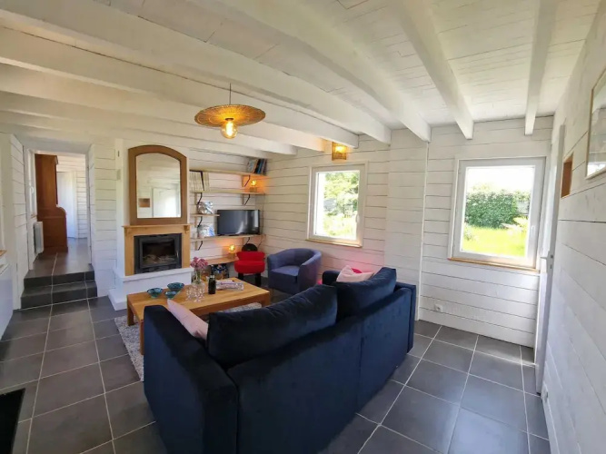Comfortable Holiday Home on Large Garden Plot in Locquirec
