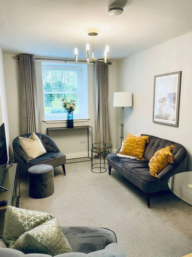 Walk Anywhere From This Cosy Central Flat