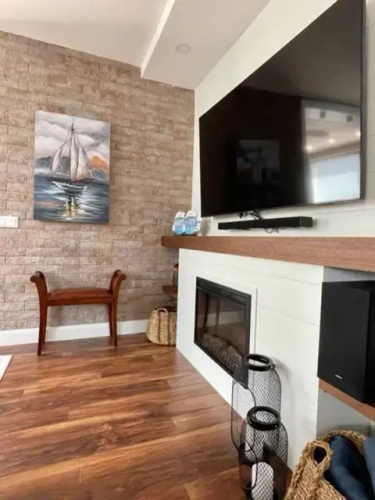 Executive 2 Bedroom Apartment + Parking