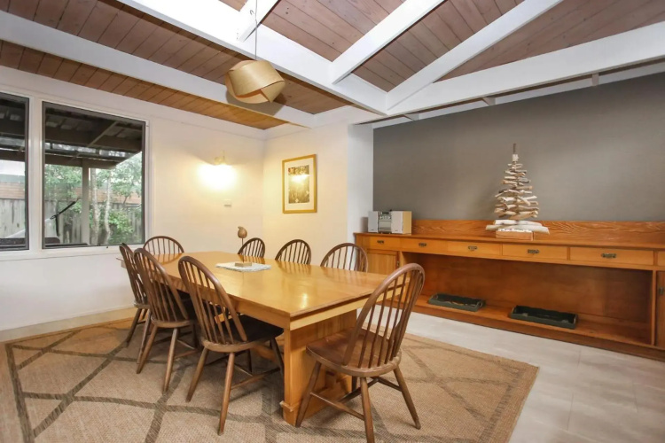 Large 4 Bedroom Home - Pet Friendly