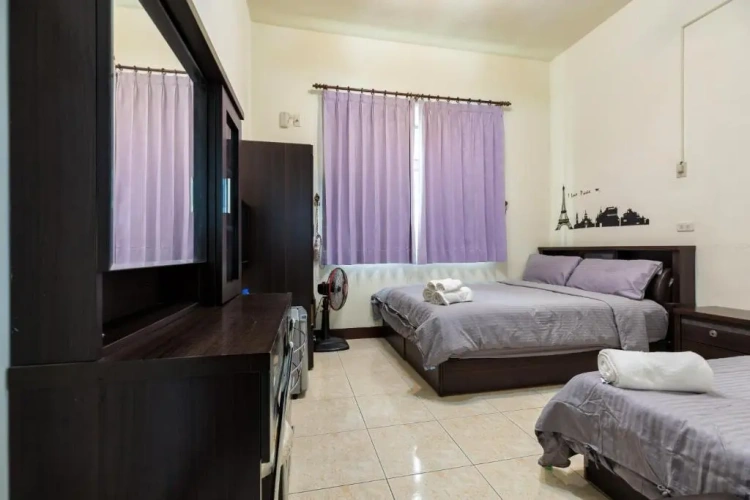Standard Triple room
