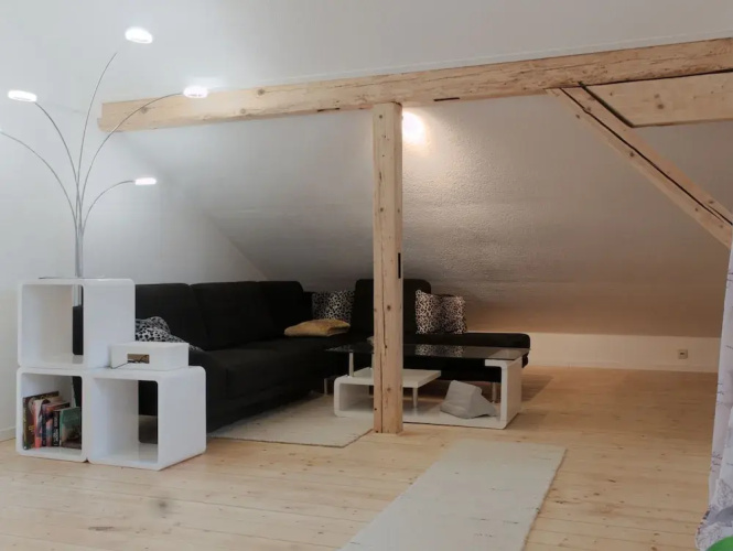 Apartment - Sleeps 3 - Balcony - Garden
