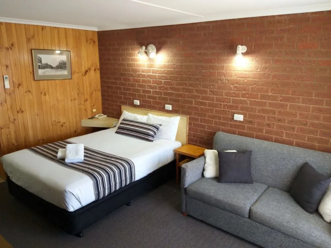 Country Mile Motor Inn