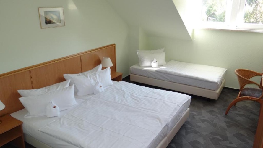 Standard Triple room