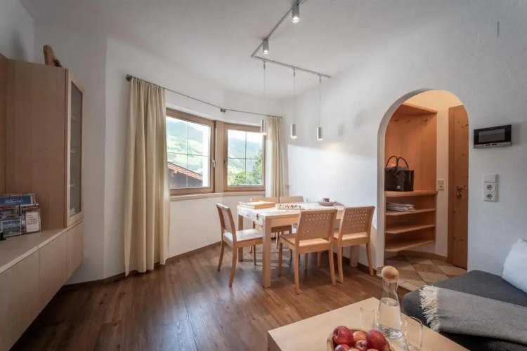 Monis Apartment