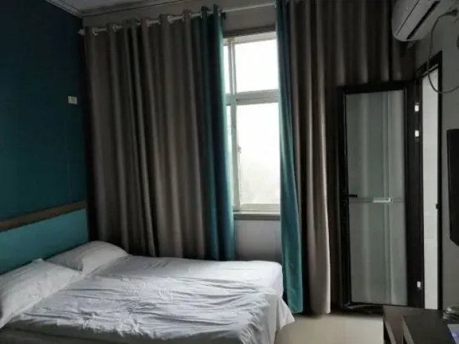 Mengzhou Longsheng Hotel