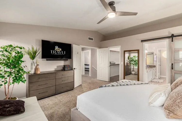 NEW Paradise Park Heated Pool Spa BBQ