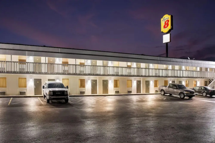 Super 8 By Wyndham Brownsburg