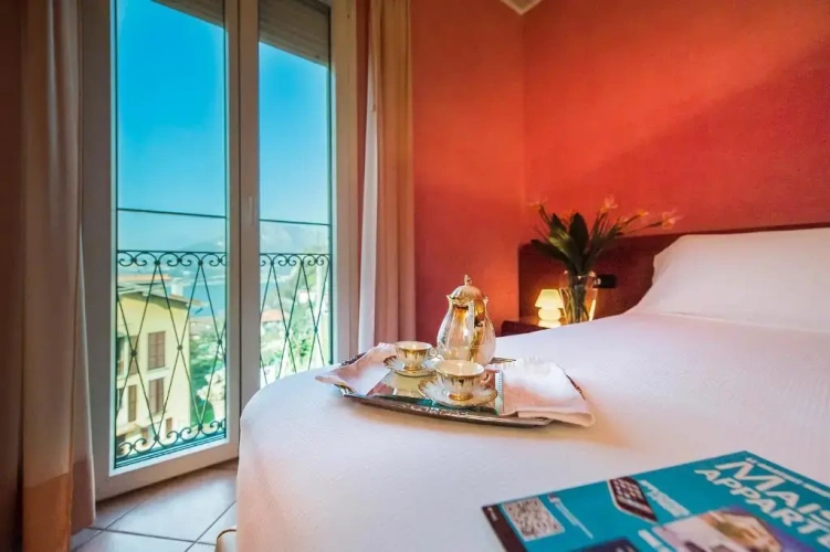 Standard Double room with lake view