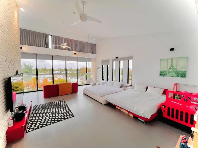 Lake shining Hostel