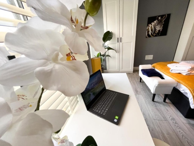 3 Bedrooms Apartment
