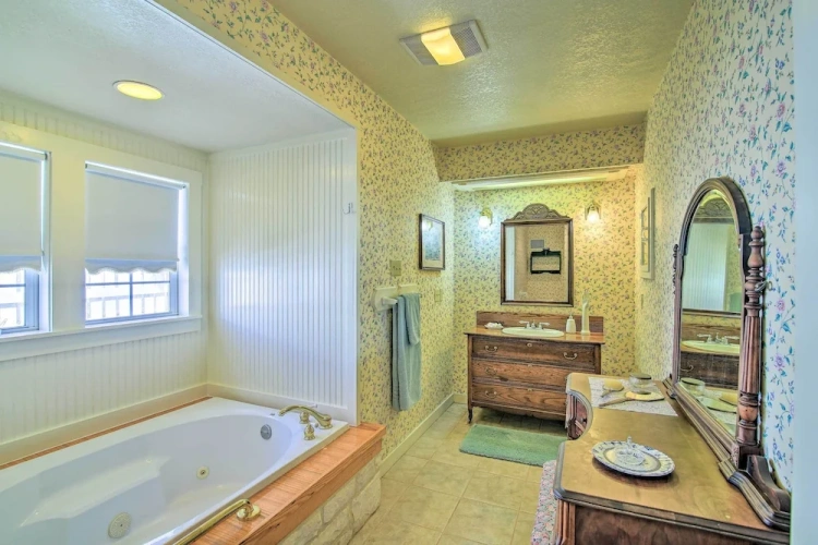 5 Bedrooms Cottage