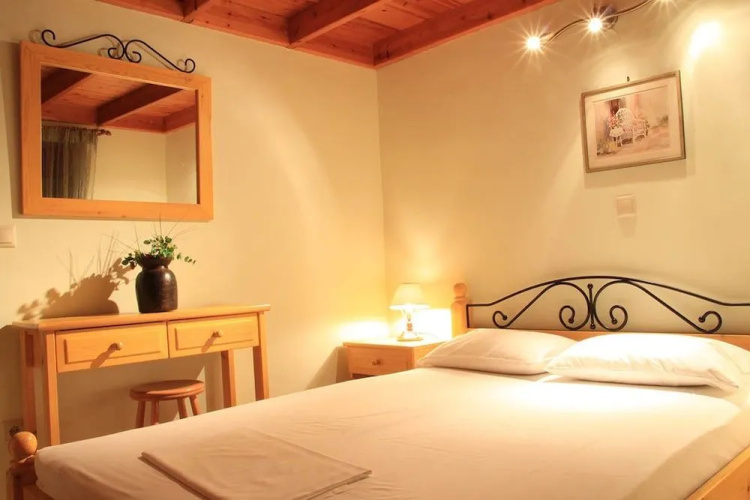 Aigiali Rooms