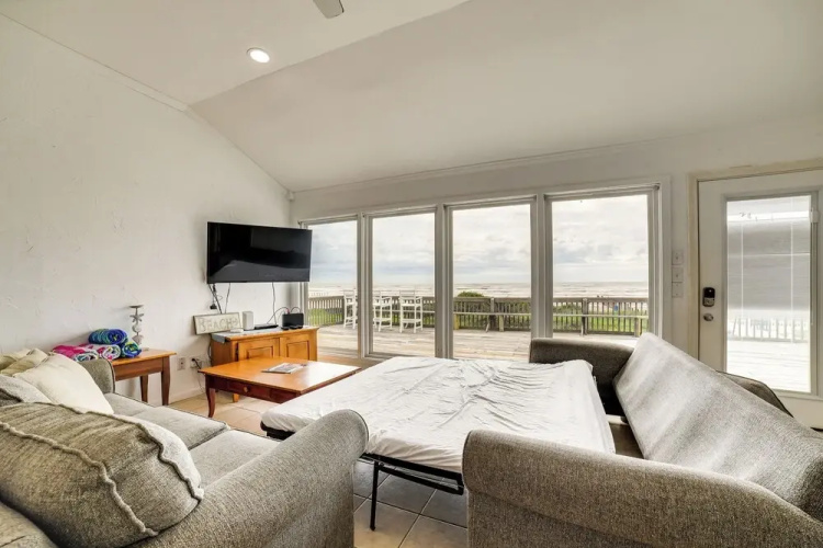 Covered Patio: Beachfront Galveston Home!