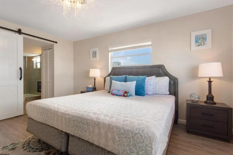 2 Bedroom 2 Bath With Patio On 11th Collins ave