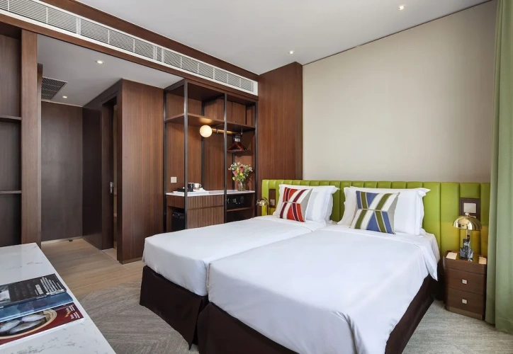 Classic Twin room with city view