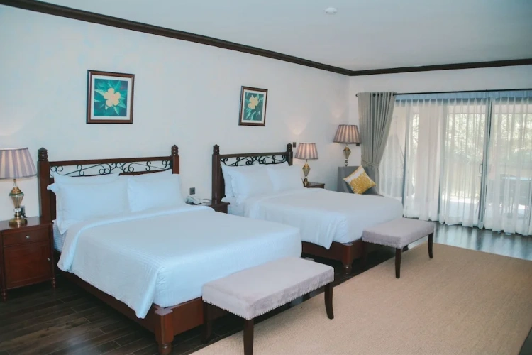 Suite with bay view