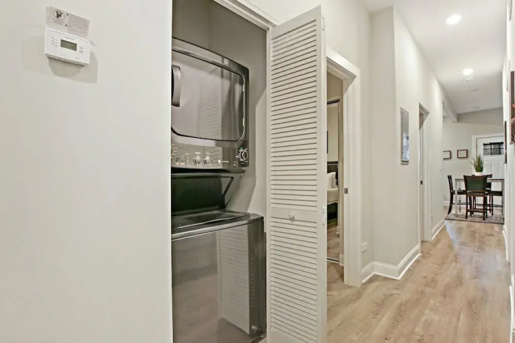 3BR Comfy Apt in Logan Square