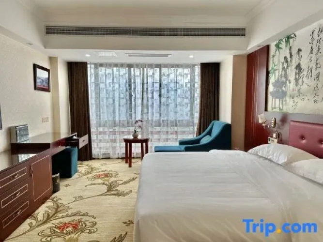 Deluxe Triple Suite