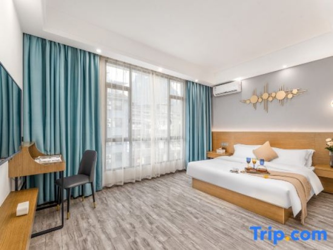 Standard Twin room with view