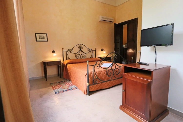 Deluxe Double room with balcony and with garden view
