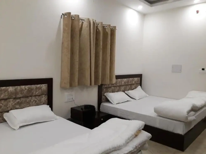 Standard Triple room