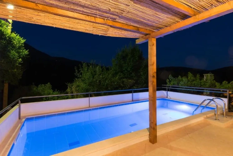 2 Bedrooms Villa