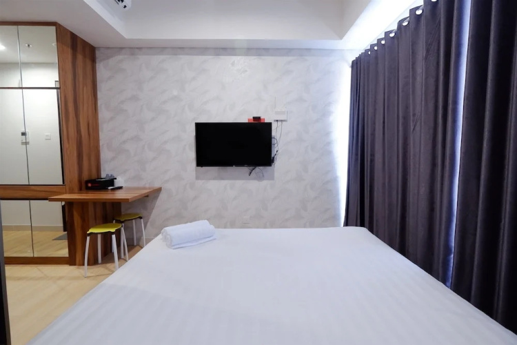 Comfortable Studio Puri Mansion Apartment