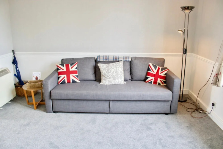 2 Bedroom Edinburgh Apartment