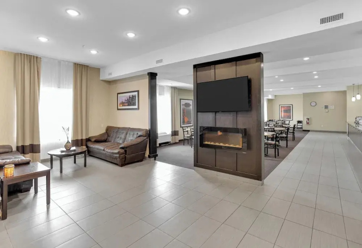 Duvernay Inn & Suites