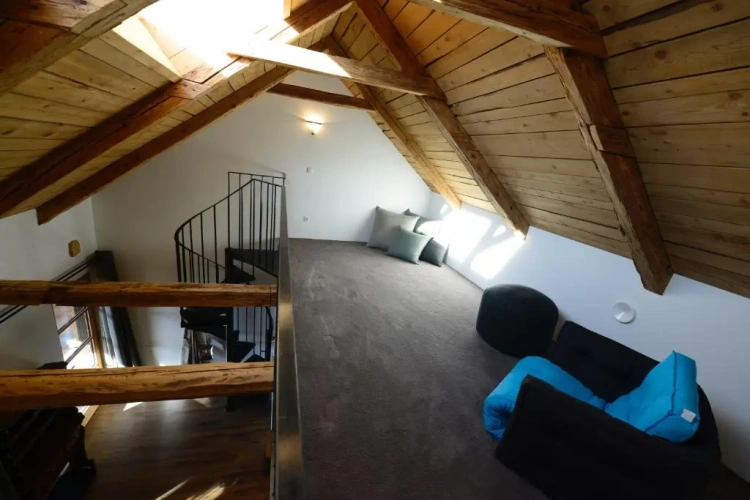 Apartment with mountain view