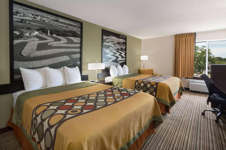 Super 8 by Wyndham Madison South
