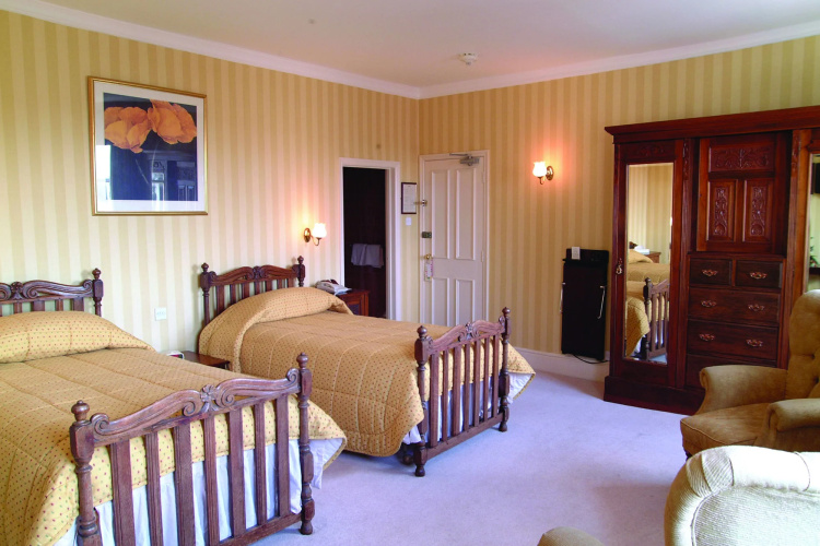 Norfolk Arms Hotel