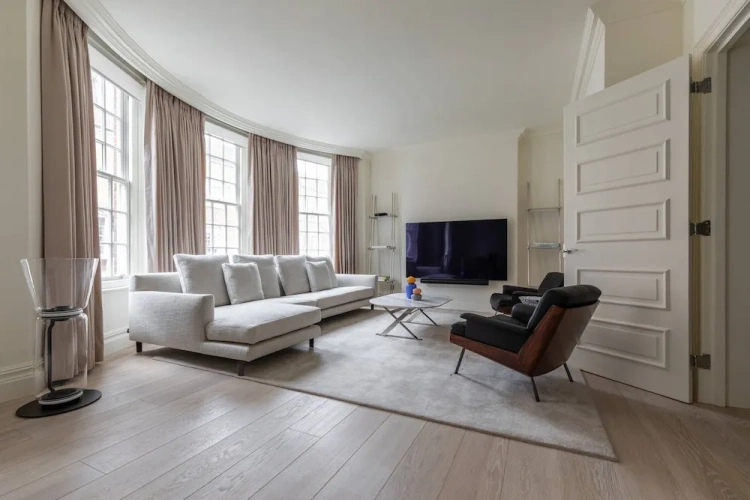 3 Bedrooms Apartment