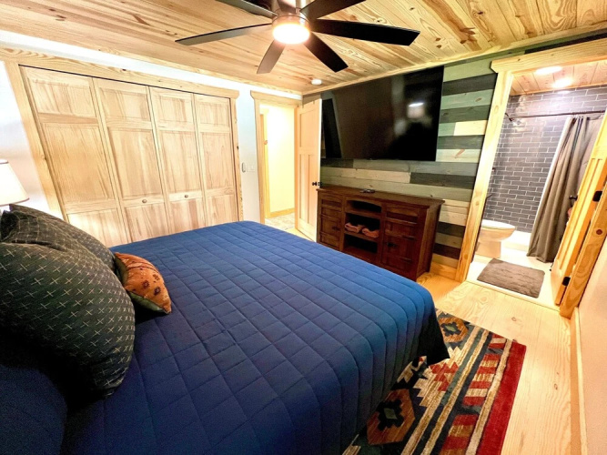 Catons Chapel 3 Bedroom Cabin by RedAwning