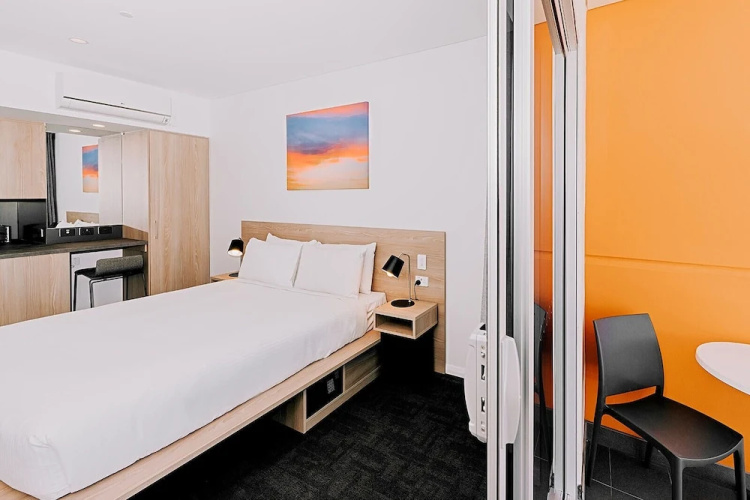 Tom's Court Hotel