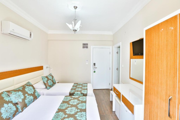 Standard Triple room