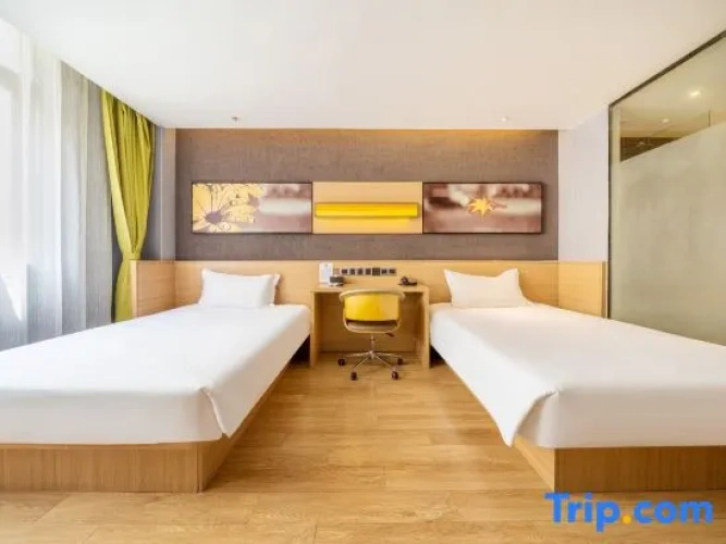 Superior Double room with street view