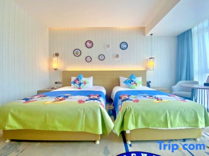 Standard Twin room with city view
