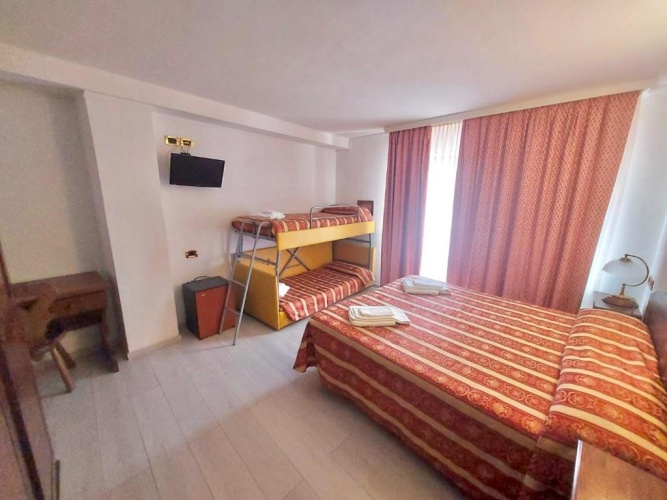 Classic Quadruple room
