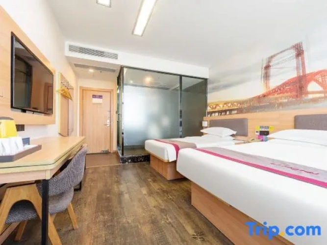 Deluxe Triple Family Suite