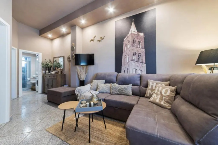 Deluxe Apartment No.8