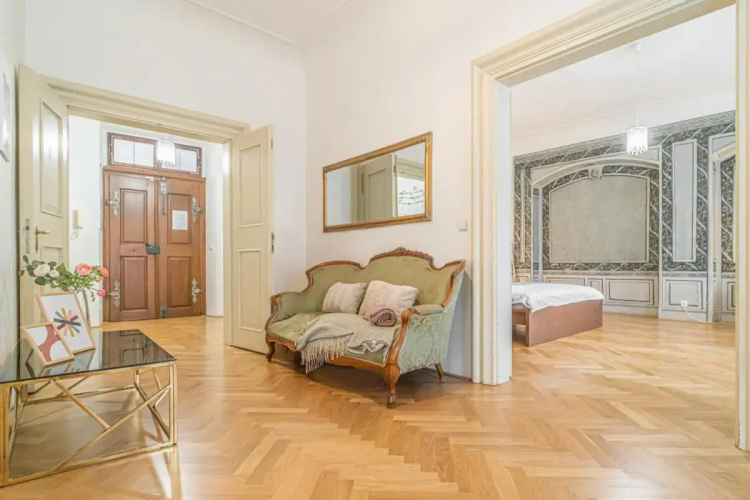 Spacious Apt at Mala Strana, Charles Bridge 3min