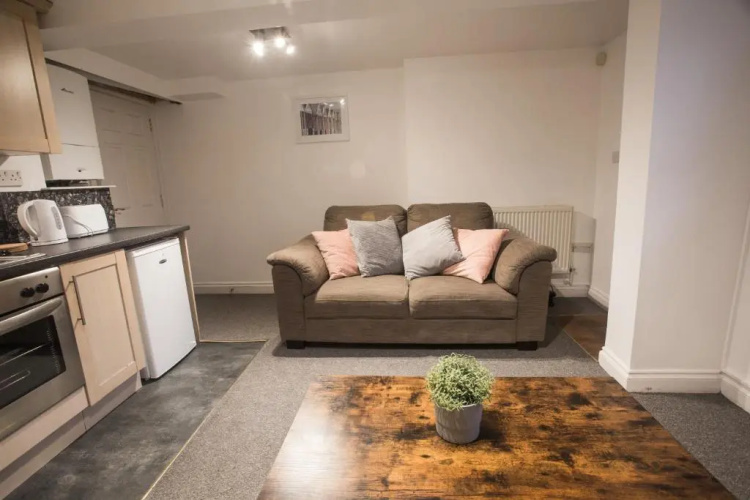 Flat 1, 4 Warden Rd