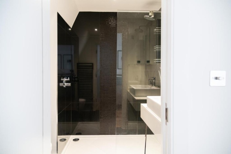 3 Bedrooms Apartment
