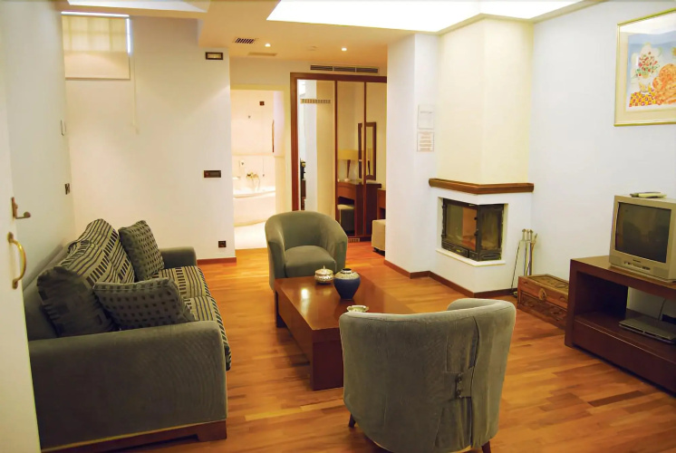 Ephira Hotel