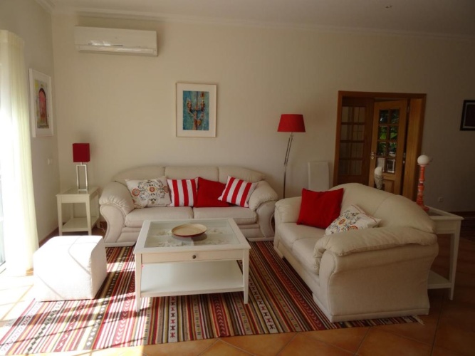5 Bedrooms Villa