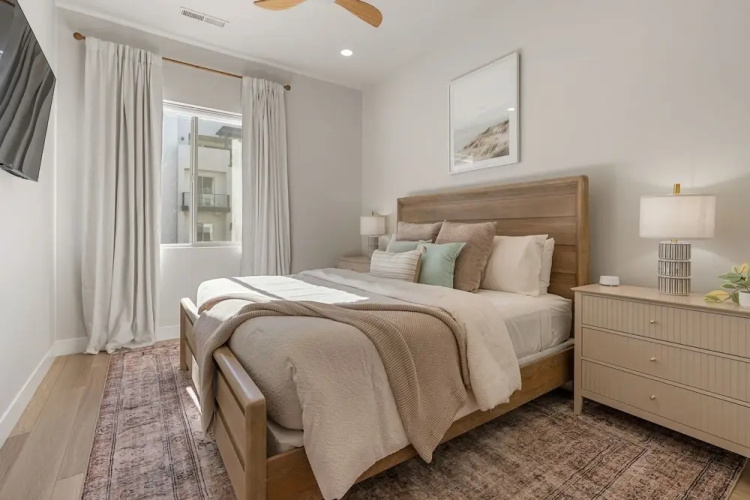 Sandy Cheeks 6 Bedroom Townhouse