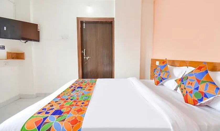FabHotel Silver 9