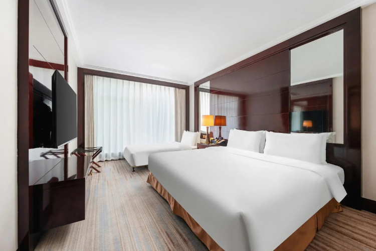 Golden Eagle Summit Hotel Downtown